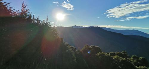 a view of the sun shining on a mountain at Casa de campo Jaulares in Alaska