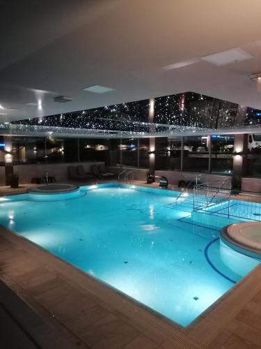 Bazén v ubytování Apartament Klifowa z widokiem na morze i basenem nebo v jeho okolí