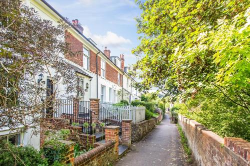 a street in a residential neighbourhood with houses at Walsingham House Winchester in Winchester