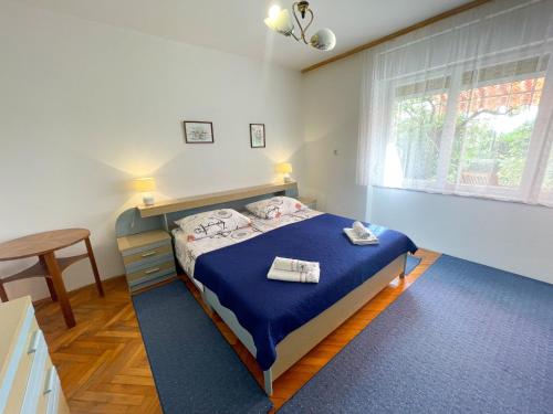 Postel nebo postele na pokoji v ubytování Apartmani Andrejko