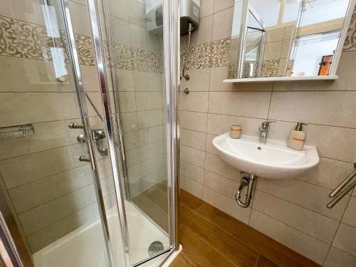 Koupelna v ubytování Apartmani Andrejko