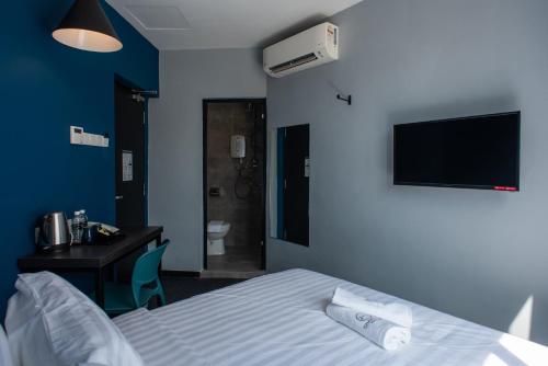 TV a/nebo společenská místnost v ubytování Chariton Hotel Bagan