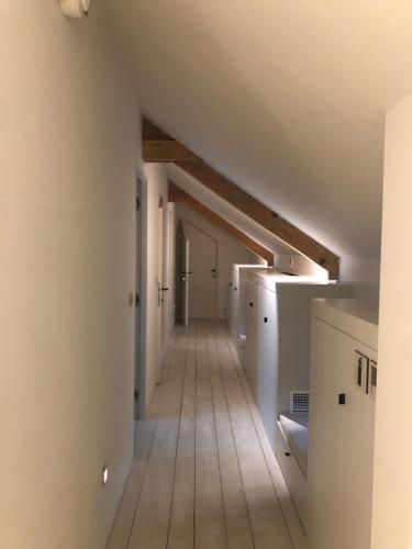  Factorij10 -  Room  picture :   Tea/Coffee maker    Minibar    Shower                           