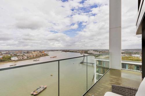 a balcony with a view of a river at Executive Waterfront Split Penthouse in Woolwich