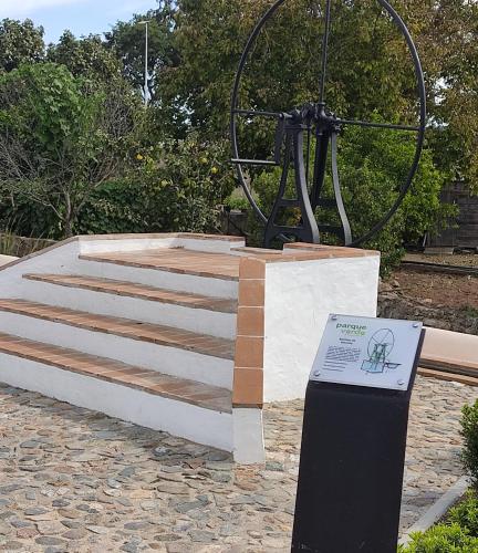 a statue of a large wheel on a set of stairs at Casa BENVINDHA in Degolados