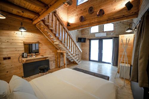TV a/nebo společenská místnost v ubytování Pino Mar Luxury Bungalows