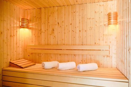 two towels sitting on a shelf in a sauna at The Kilbirnie Hotel in Newquay