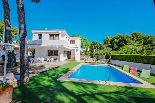 A piscina localizada em Colibri - modern, well-equipped villa with private pool in Moraira ou nos arredores
