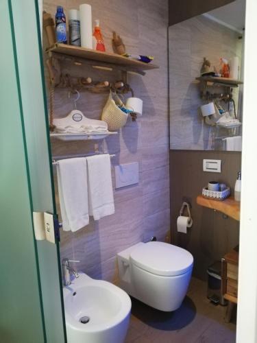 a bathroom with a toilet and a sink at B & B San Domenico in Chioggia