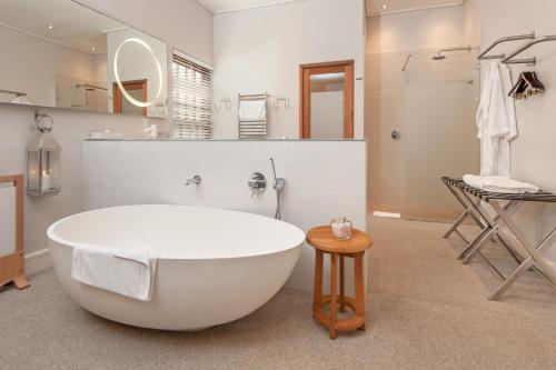 Ένα μπάνιο στο Harbour House Hotel - Manor House