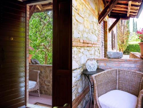 an open door to a patio with a table and chairs at Agriturismo Cavalierino in Montepulciano