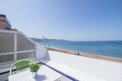 Corner Las Canteras Beach by CanariasGetaway