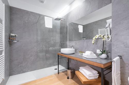 a bathroom with a sink and a shower at Borgo di Drugolo in Lonato del Garda