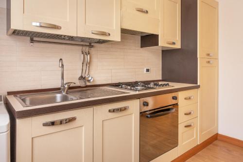 A kitchen or kitchenette at Parea House 1
