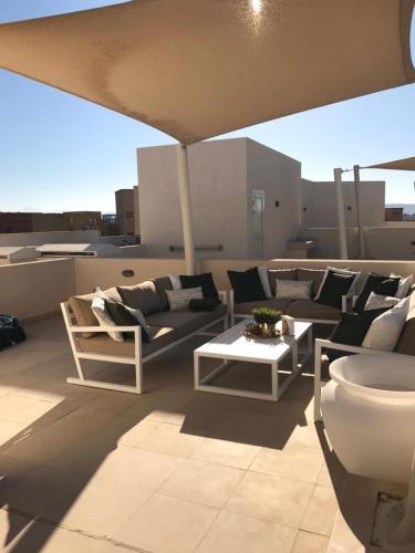 a living room with couches and a toilet on a roof at Jutta Deluxe 2-Bedroom-Apartment Mangroovy-M7 El Gouna in Hurghada