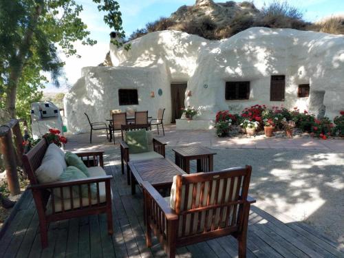 Το κτήριο όπου στεγάζεται  the country house
