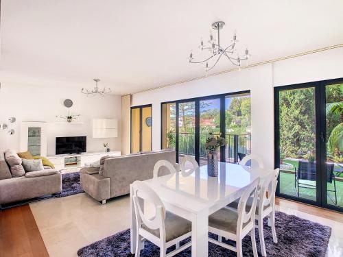 Samya Oasis - Funchal Pool Residence by LovelyStay