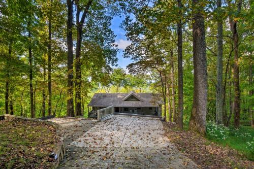 Gallery image of Bent Tree Cabin with Mountain and Lake Views! in Jasper