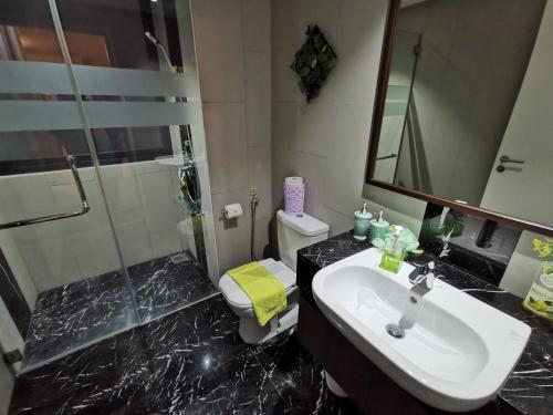 Koupelna v ubytování Landmark Stunning High Floor Coast View Studio #Netflix #Fast Wifi