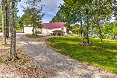 Jardín al aire libre en Mammoth Cave Rental on 50 Acres Shared Amenities