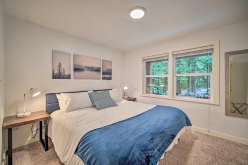 Katil atau katil-katil dalam bilik di Peaceful Forest Retreat by Mt Baker Slopes!