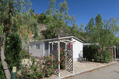 a small white house with flowers in front of it at Centro Vacacional Macenas in Mojácar