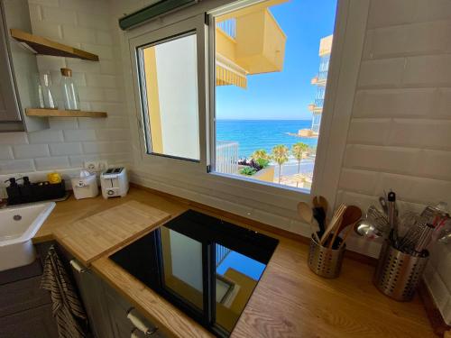 Apartment Overlooking the Beach photo 3