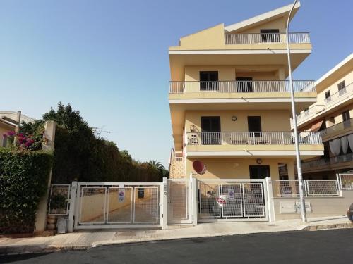 Το κτήριο όπου στεγάζεται  το διαμέρισμα