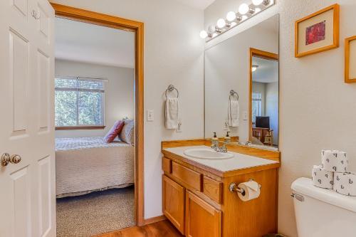 Gallery image of Eagle Crest Resort on Golf Course with Hot Tub in Redmond