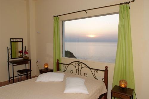 A bed or beds in a room at Irida