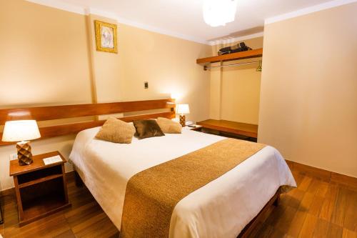 a bedroom with a large bed in a room at El Portal De San Lázaro in Arequipa
