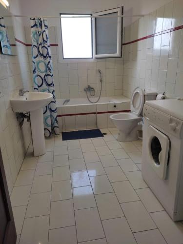 Ένα μπάνιο στο Steve Apartments