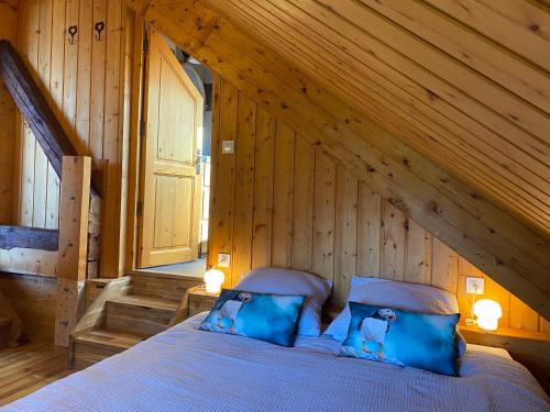 a bedroom with a bed in a wooden cabin at La Tanière in Vaujany