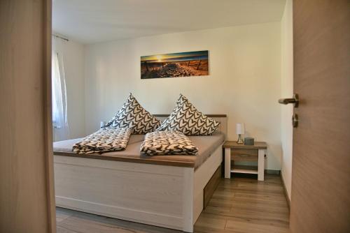 カッペル・グラーフェンハウゼンにあるFerienwohnung TaJoのベッド(枕付)が備わる客室です。