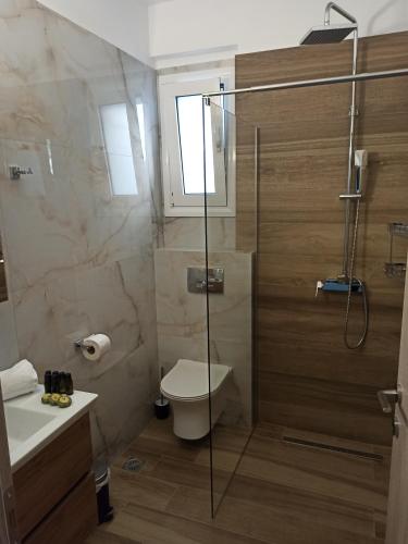 Ένα μπάνιο στο Cyclops Luxury Apartments