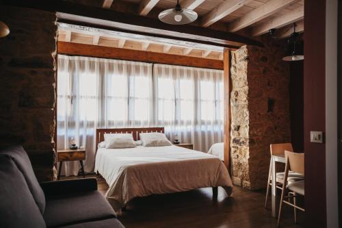 Postel nebo postele na pokoji v ubytování Casa Rosales ( Posada Rural)