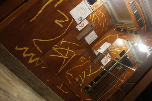 a room with graffiti on the floor of a building at Hotel Brasilia Curitiba in Curitiba