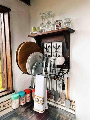 Dapur atau dapur kecil di Chalé de Pedras no Pontal do Atalaia