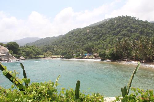 a view of a river with mountains in the background at HOSTAL MIRADOR dentro del parque tayrona in El Zaino