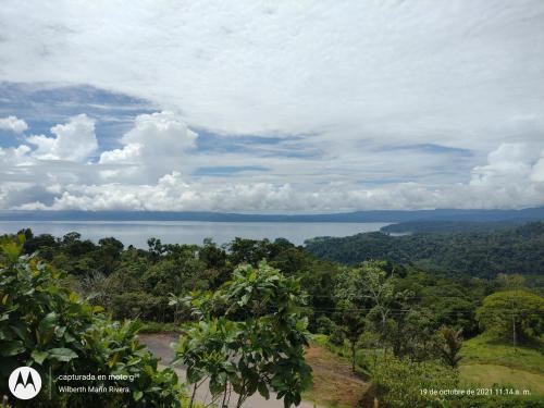 a view of the water from the top of a hill at Hotel Mirador Osa in Mogos