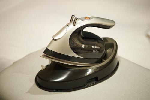 a iron is sitting on top of a table at Sotetsu Fresa Inn Daimon in Tokyo