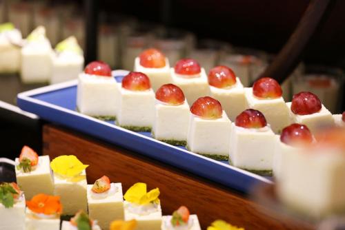 a tray of desserts with fruit on top of them at Holiday Inn Foshan Nanhai Central by IHG in Foshan