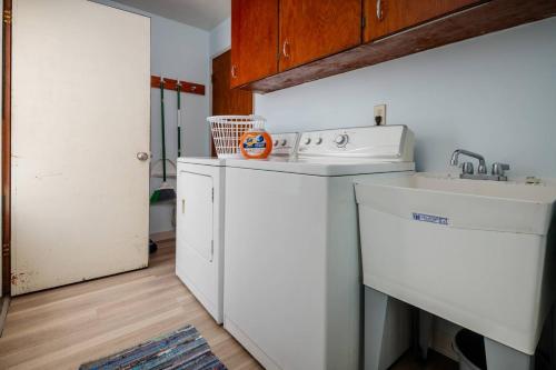 Dapur atau dapur kecil di Walnut Bungalow West