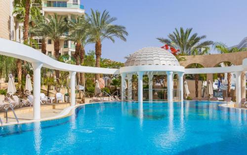 a swimming pool with a gazebo in a resort at גולף רזידנס in Eilat