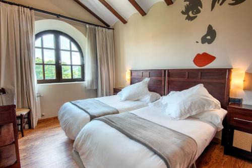 a hotel room with two beds and a window at Apartamentos Costa Esmeralda in Suances
