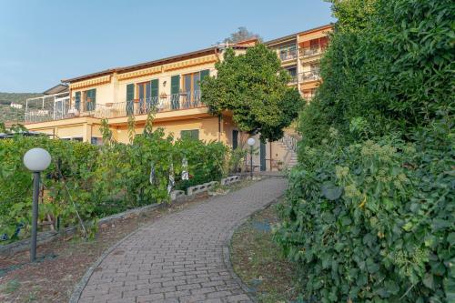 a brick walk way in front of a building at il mare di nonna Vi in Lerici