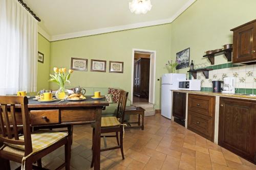 a kitchen and dining room with a table and chairs at Borgo Grondaie in Siena