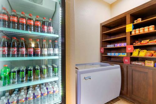 Gambar di galeri bagi Comfort Inn & Suites Near Six Flags & Medical Center di San Antonio