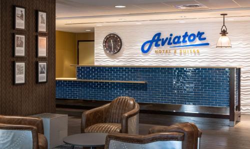 Area lobi atau resepsionis di Aviator Hotel & Suites South I-55, BW Signature Collection