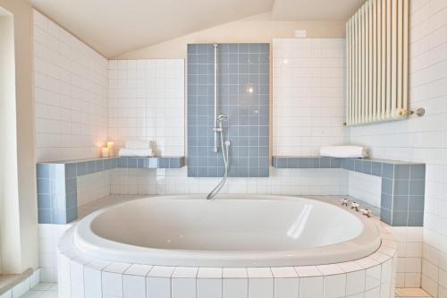 Ett badrum på Exclusive Villa le Palme